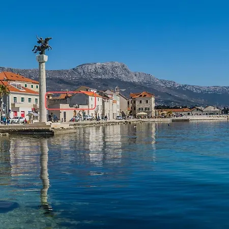 Spacious Seafront Karlo Kaštela