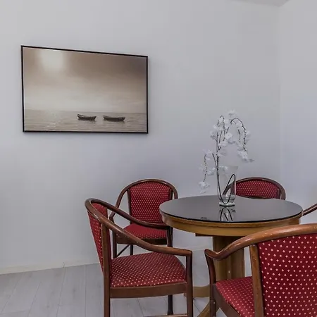 Spacious Seafront Karlo Kaštela