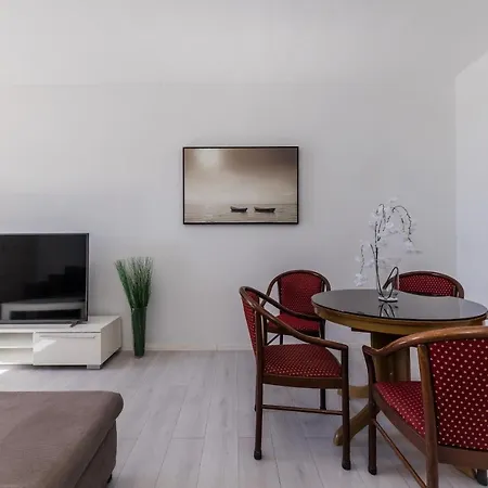 Spacious Seafront Karlo Apartmán Kaštela