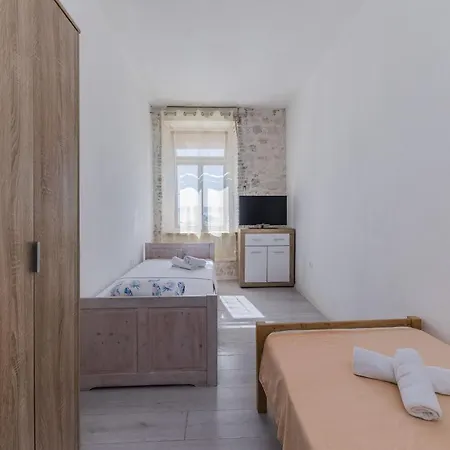 Spacious Seafront Karlo Apartmán Kaštela