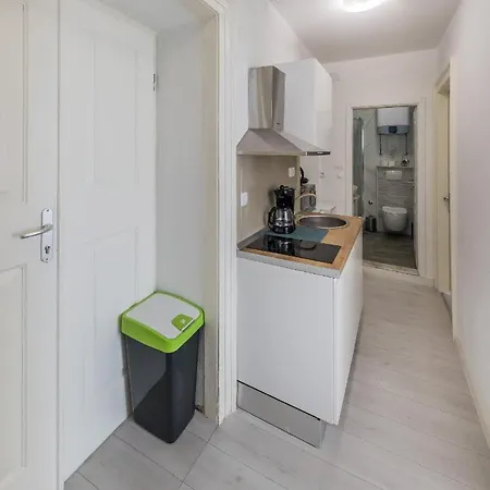 Spacious Seafront Karlo