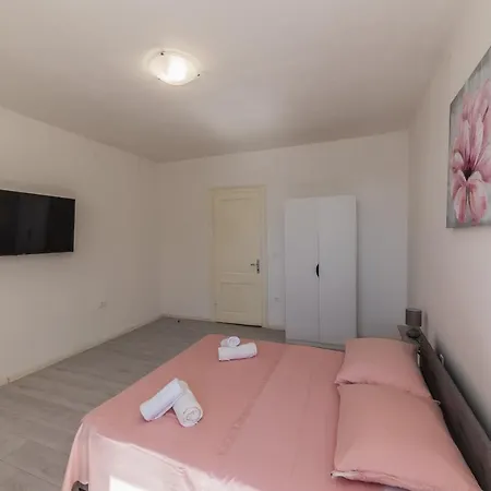 Apartmán Spacious Seafront Karlo Kaštela