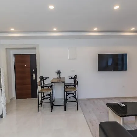 Spacious Seafront Karlo Kaštela