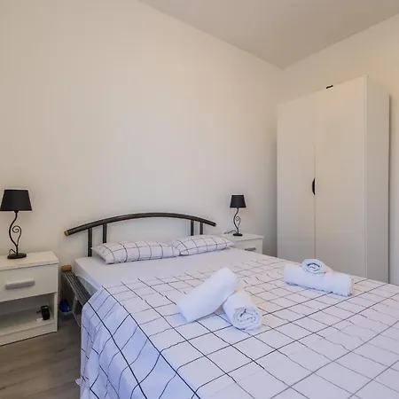 Apartmán Spacious Seafront Karlo *