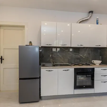 Seafront Karlo Apartmán