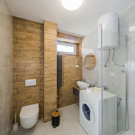 Spacious Seafront Karlo